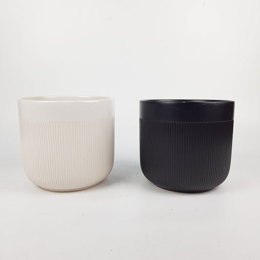 Ceramic Pot (⌀17cm x H16cm)