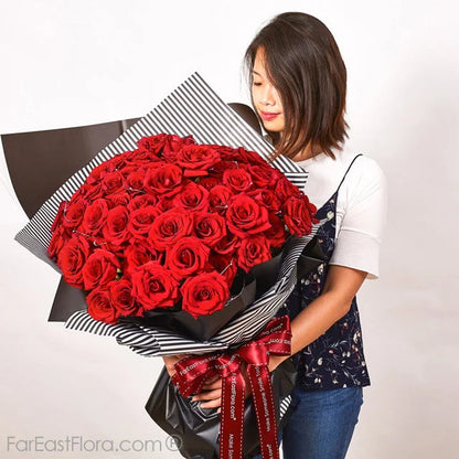 Passionately Yours - 99 Red Roses